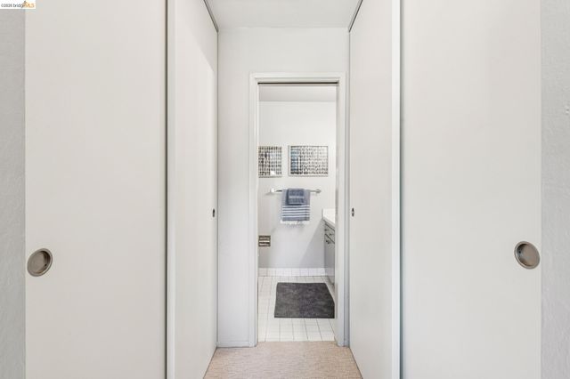 695 Mariposa 203, Oakland, CA 94610