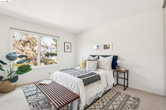 695 Mariposa 203, Oakland, CA 94610