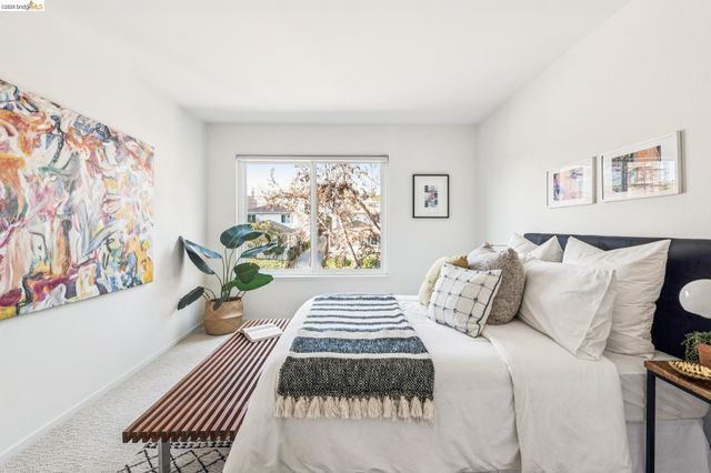 695 Mariposa 203, Oakland, CA 94610