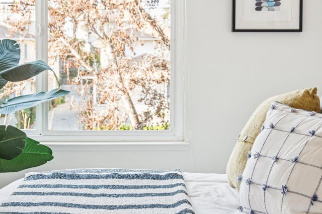 695 Mariposa 203, Oakland, CA 94610