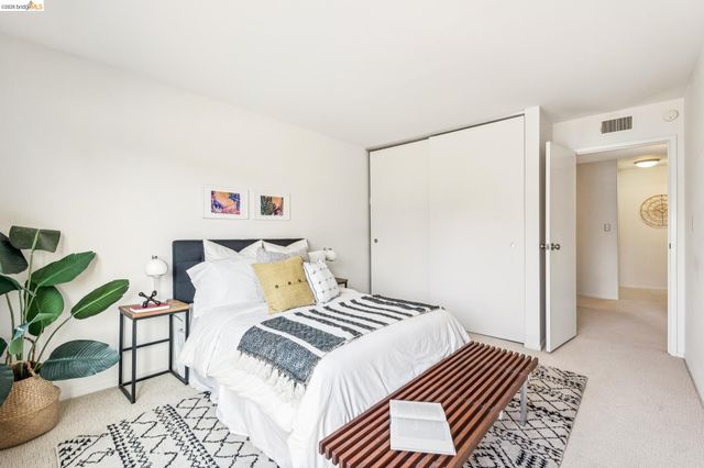 695 Mariposa 203, Oakland, CA 94610