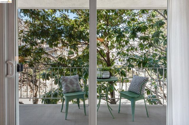 695 Mariposa 203, Oakland, CA 94610