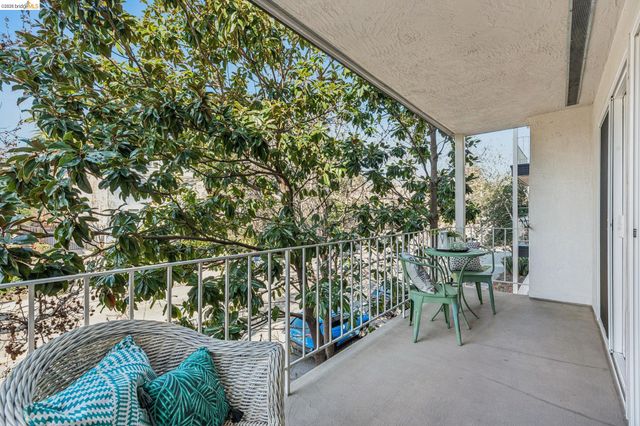 695 Mariposa 203, Oakland, CA 94610