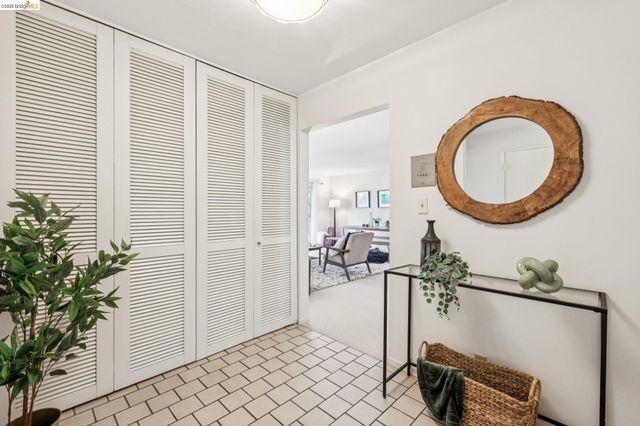 695 Mariposa 203, Oakland, CA 94610