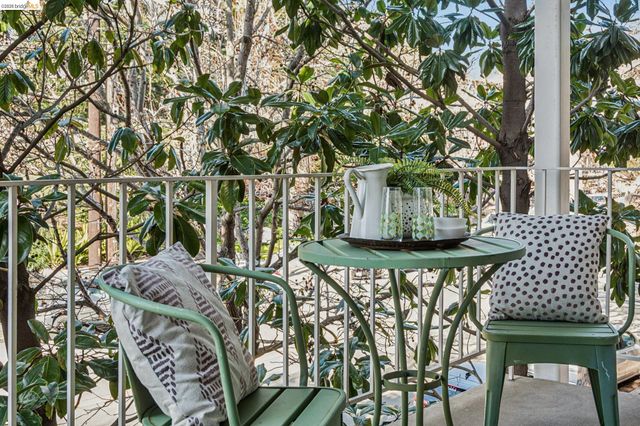 695 Mariposa 203, Oakland, CA 94610