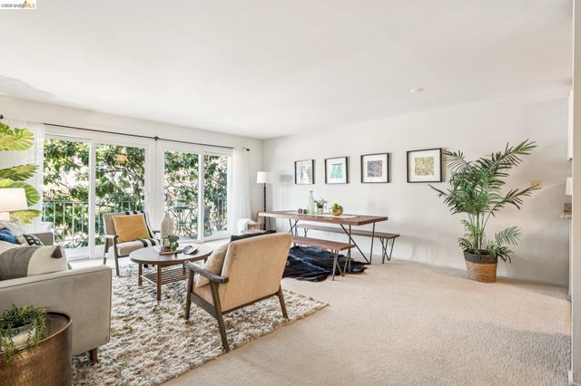 695 Mariposa 203, Oakland, CA 94610