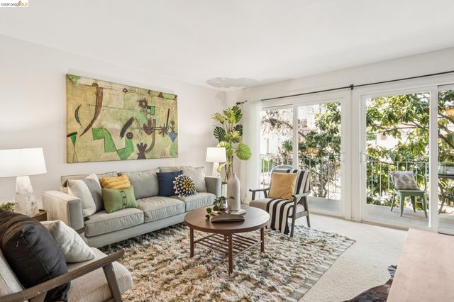 695 Mariposa 203, Oakland, CA 94610