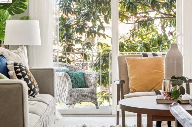 695 Mariposa 203, Oakland, CA 94610