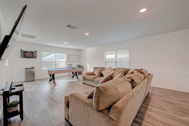 1234 Blue Hazel Court, Pinehurst, TX 77362