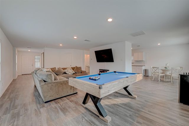 1234 Blue Hazel Court, Pinehurst, TX 77362