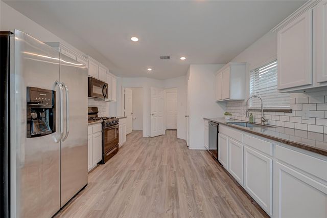 1234 Blue Hazel Court, Pinehurst, TX 77362