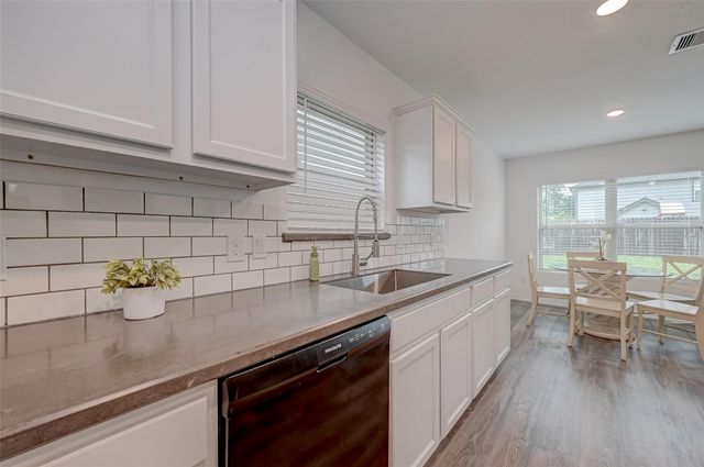 1234 Blue Hazel Court, Pinehurst, TX 77362