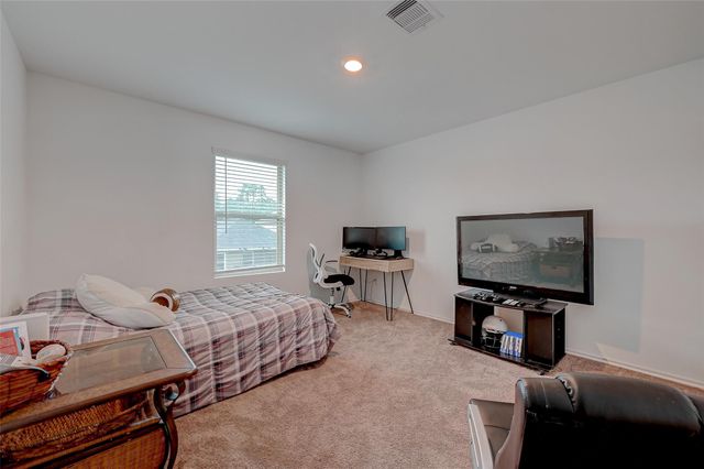 1234 Blue Hazel Court, Pinehurst, TX 77362