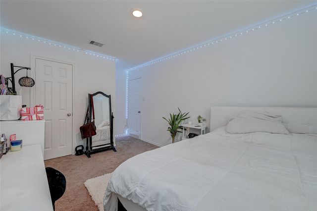 1234 Blue Hazel Court, Pinehurst, TX 77362