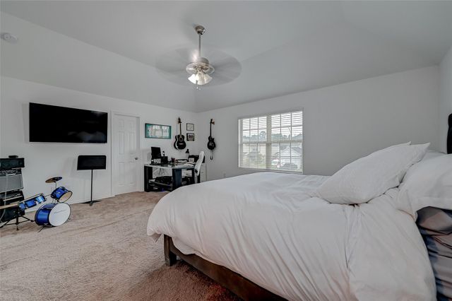 1234 Blue Hazel Court, Pinehurst, TX 77362