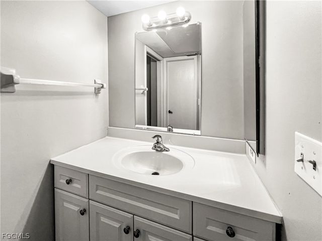 4530 SW 10th AVE 201, Cape Coral, FL 33914