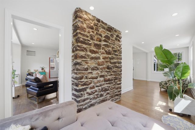 30 Rossmore Avenue, Bronxville, NY 10708
