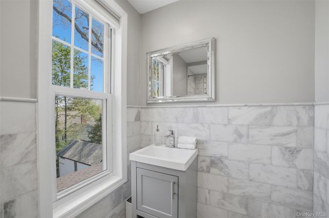 30 Rossmore Avenue, Bronxville, NY 10708