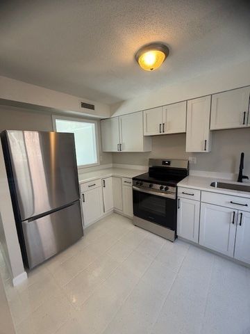 16 Beals Cove Rd C, Hingham, MA 02043