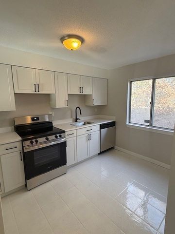 16 Beals Cove Rd C, Hingham, MA 02043