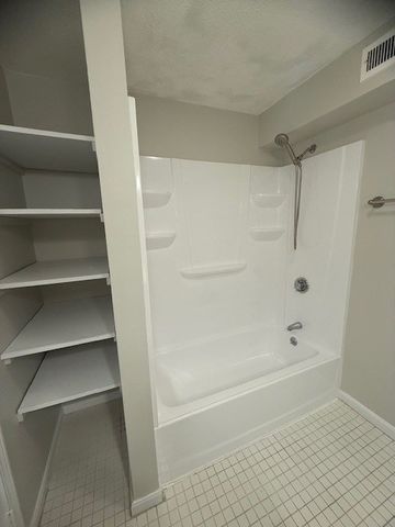 16 Beals Cove Rd C, Hingham, MA 02043