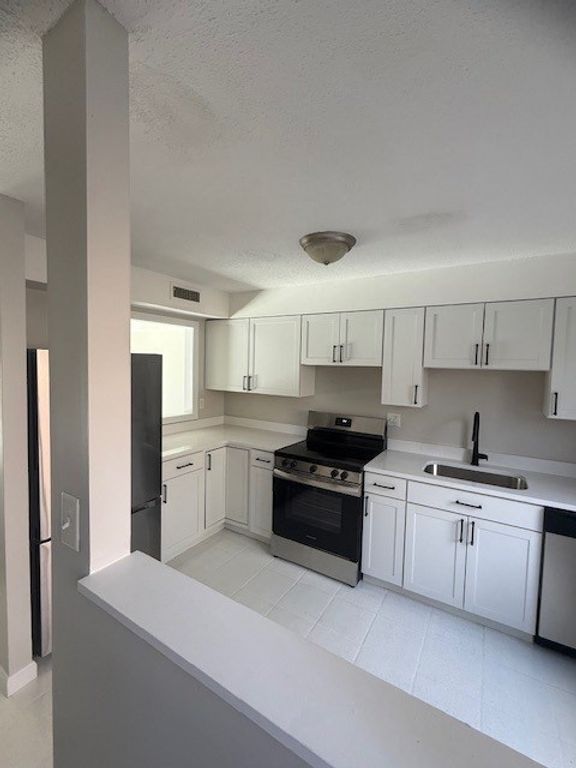 16 Beals Cove Rd C, Hingham, MA 02043