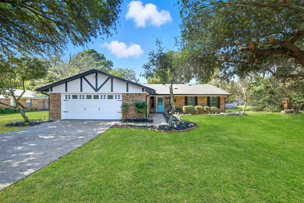214 Bluebonnet Trail, Keene, TX 76059