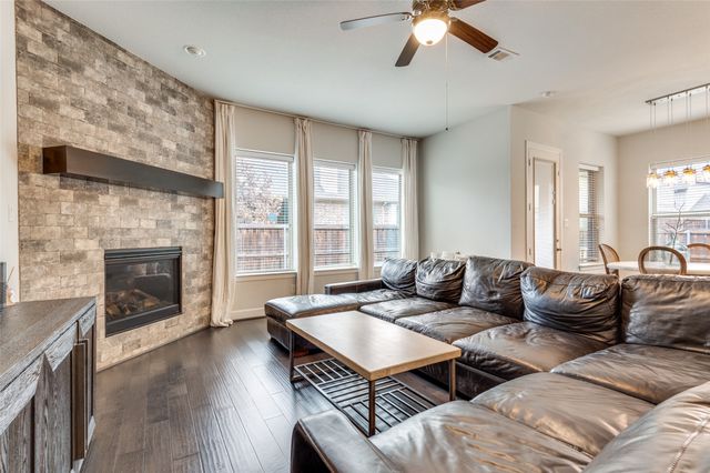 3101 Carrington Drive, Mansfield, TX 76063