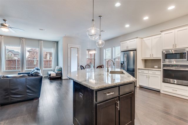 3101 Carrington Drive, Mansfield, TX 76063