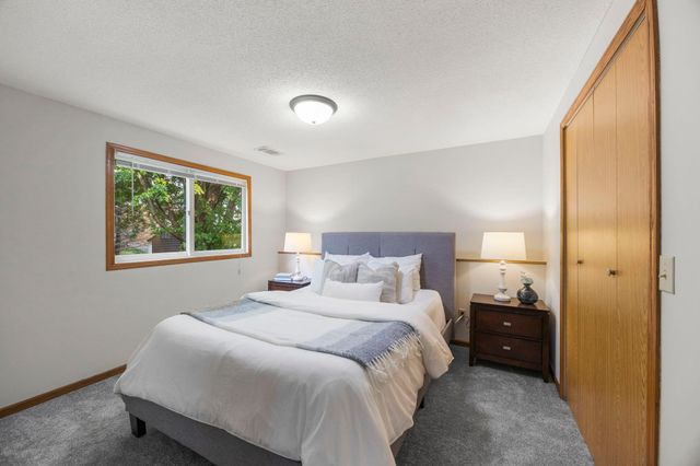 5700 Deer Trail E, Shoreview, MN 55126