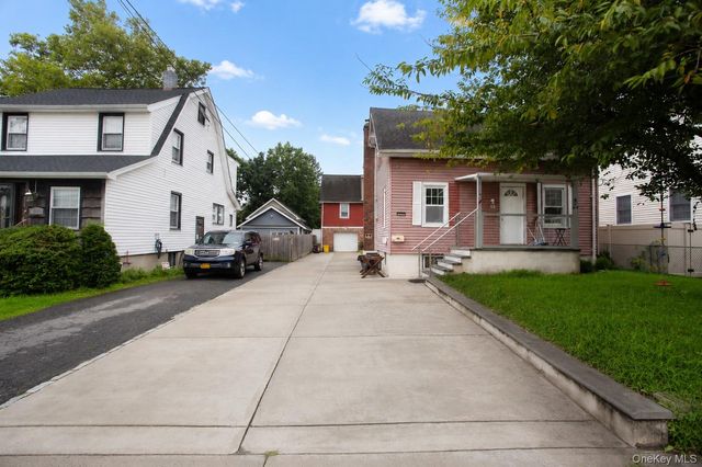 55 Centre Street, Woodmere, NY 11598