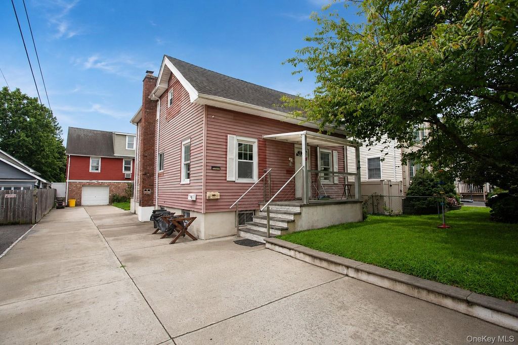 55 Centre Street, Woodmere, NY 11598