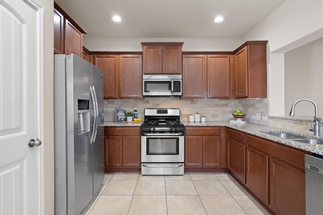 612 Heinatz Flat LN, Leander, TX 78641