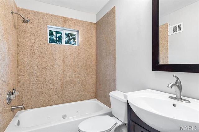 9809 Lullaby Lane, St Louis, MO 63114