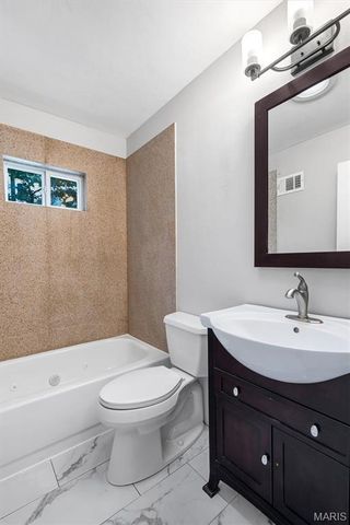 9809 Lullaby Lane, St Louis, MO 63114