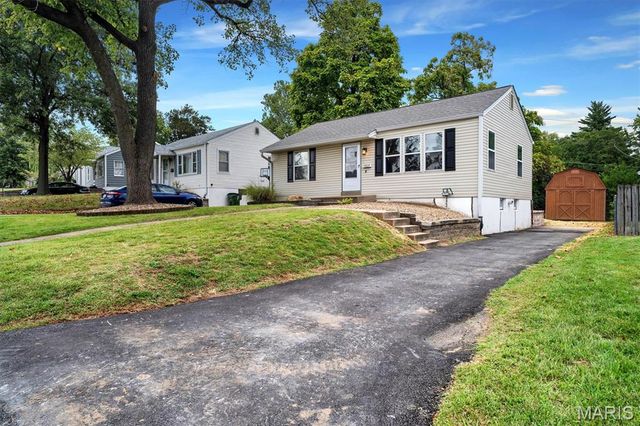 9809 Lullaby Lane, St Louis, MO 63114
