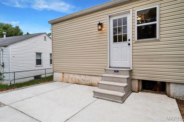 9809 Lullaby Lane, St Louis, MO 63114