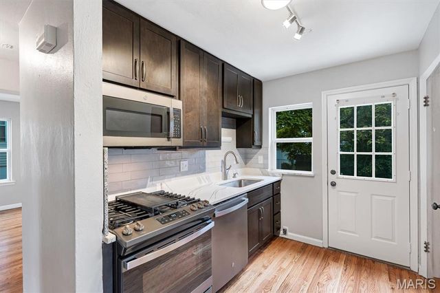 9809 Lullaby Lane, St Louis, MO 63114