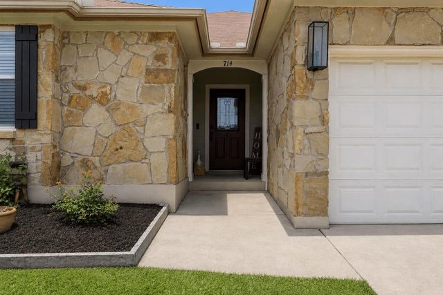 714 Newport DR, Spicewood, TX 78669