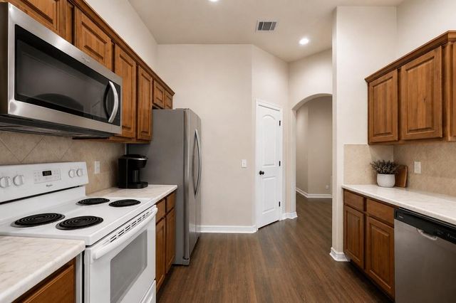714 Newport DR, Spicewood, TX 78669