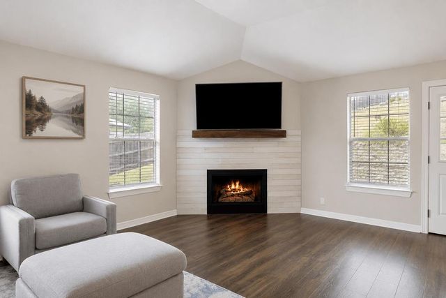 714 Newport DR, Spicewood, TX 78669
