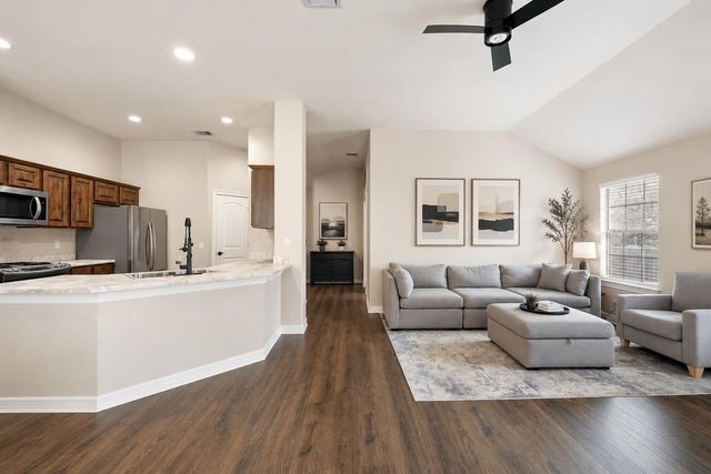 714 Newport DR, Spicewood, TX 78669