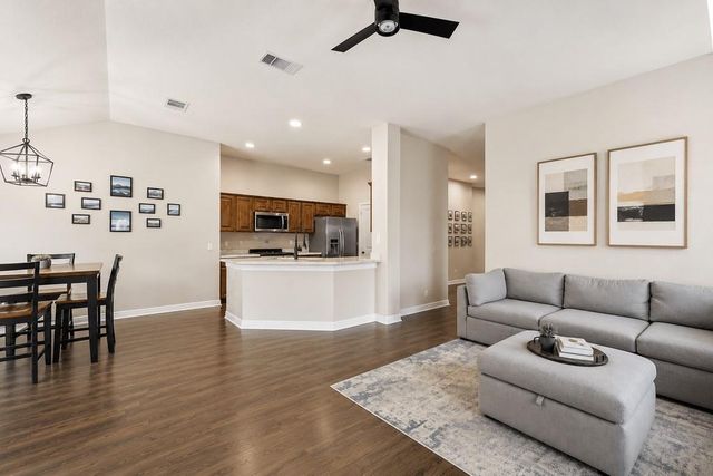 714 Newport DR, Spicewood, TX 78669