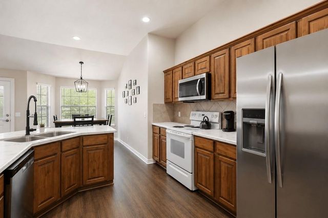 714 Newport DR, Spicewood, TX 78669