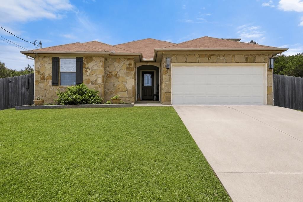 714 Newport DR, Spicewood, TX 78669