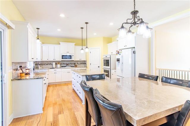 17795 Stoney Creek Lane, Warsaw, MO 65355