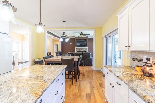 17795 Stoney Creek Lane, Warsaw, MO 65355