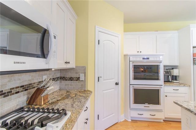 17795 Stoney Creek Lane, Warsaw, MO 65355