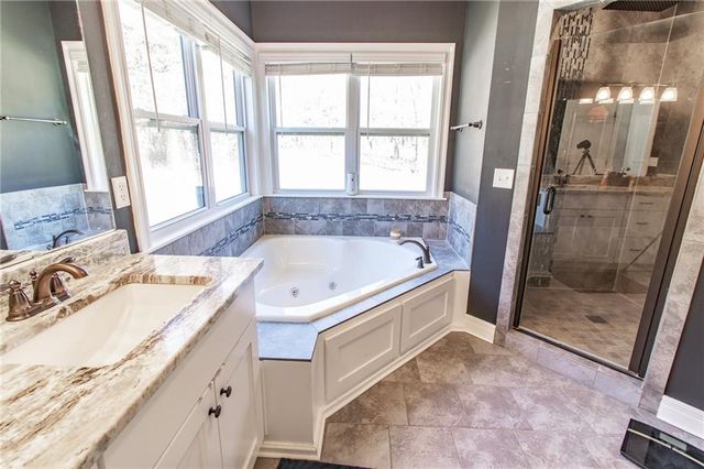 17795 Stoney Creek Lane, Warsaw, MO 65355