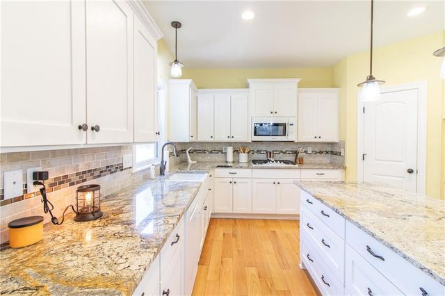 17795 Stoney Creek Lane, Warsaw, MO 65355